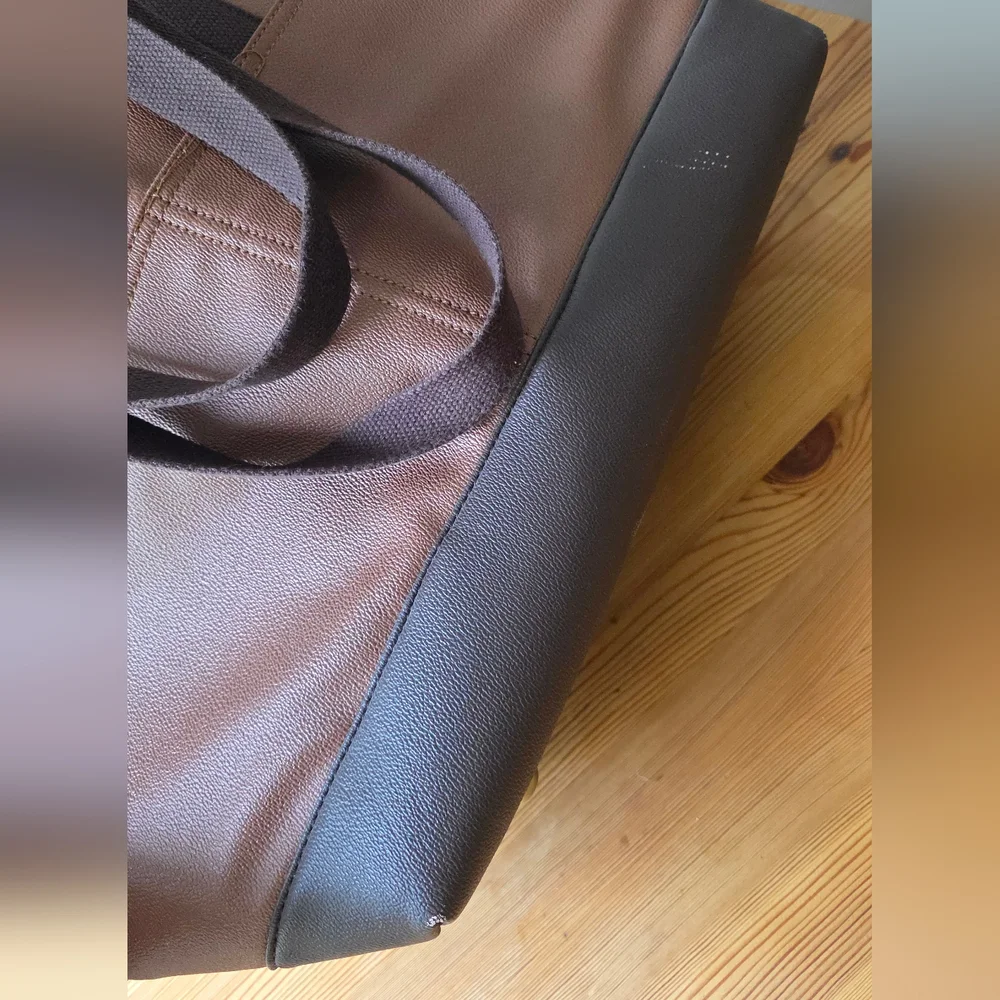 Tailfour Portable Travel Pet Carrier